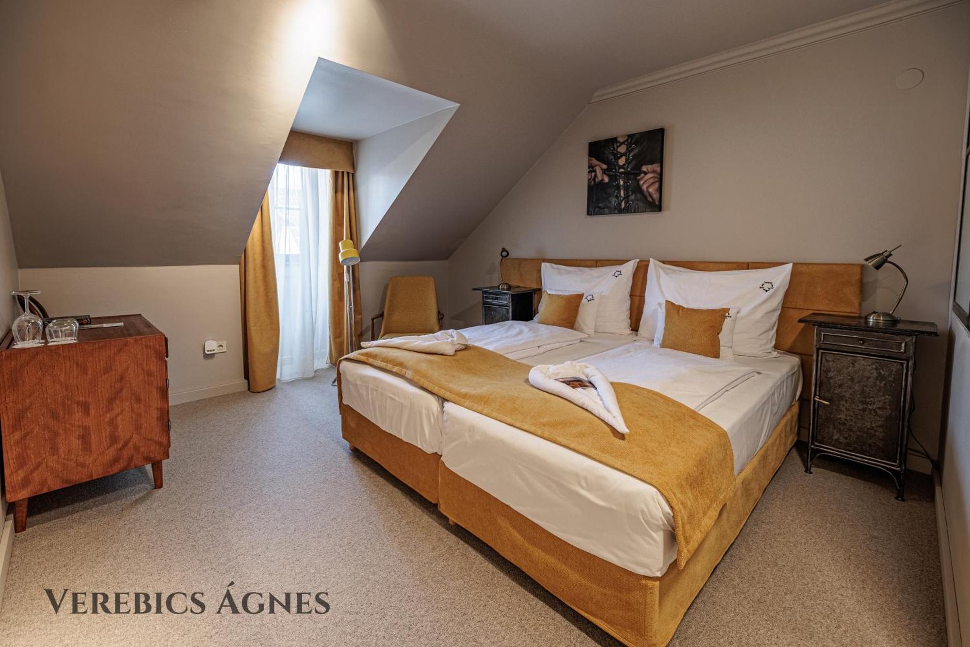 Barka Galeria Hotel Es Etterem Tállya 外观 照片
