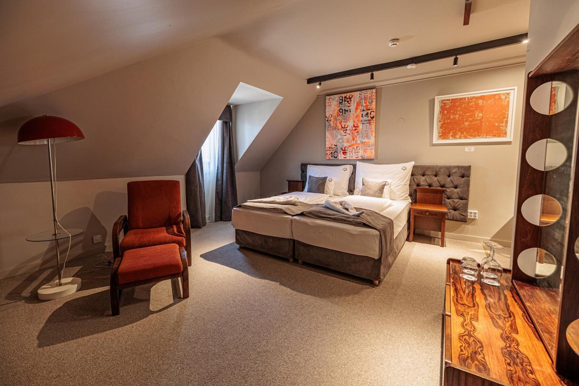 Barka Galeria Hotel Es Etterem Tállya 外观 照片