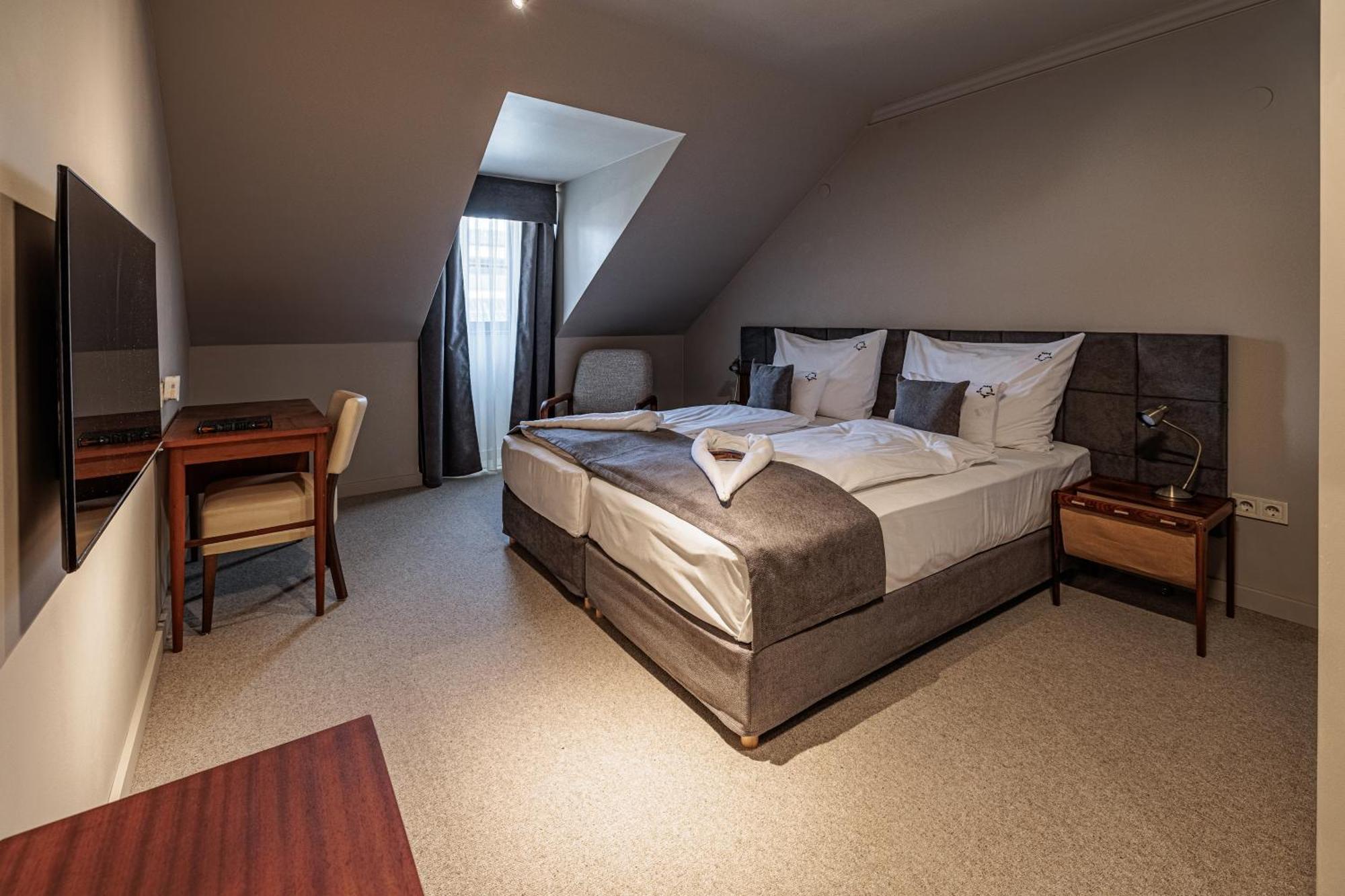 Barka Galeria Hotel Es Etterem Tállya 外观 照片
