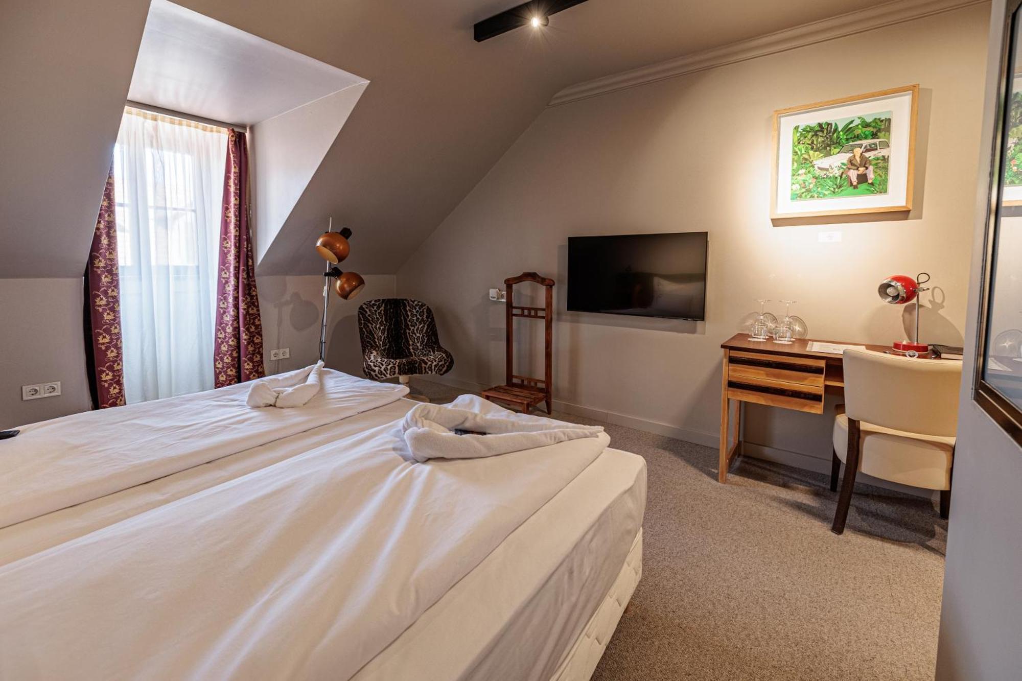 Barka Galeria Hotel Es Etterem Tállya 外观 照片